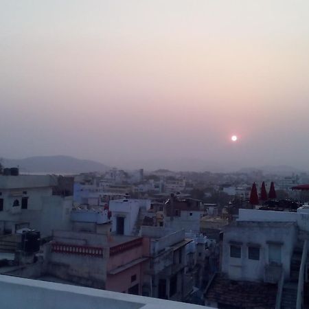 אודייפור Mewar Avenue Guest House מראה חיצוני תמונה