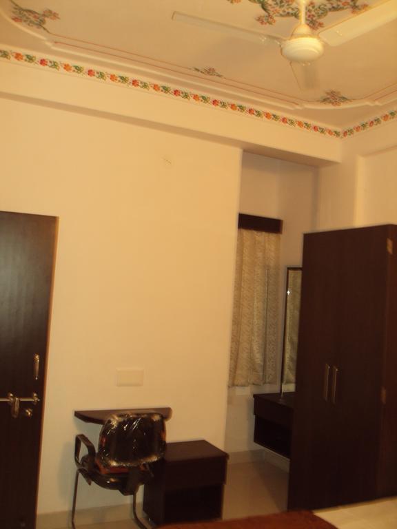 אודייפור Mewar Avenue Guest House חדר תמונה